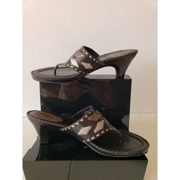 Women's Leather Toe Post Heel Sandals Chocolate Aztec Size 7.5  NWOT - Picture 2 of 8